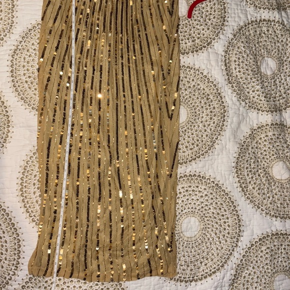 4 Dresses - Picture 10 of 12